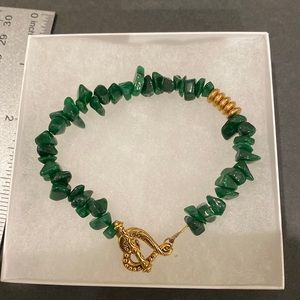 Jade chip with gold heart closure and 5 small gold accent beads
